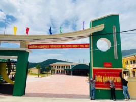 Cán bộ, giáo viên trường Mầm non Kỳ Nam vệ sinh cảnh quan môi trường chào mừng Đại hội Đảng bộ và chuẩn bị tuyển sinh trẻ năm học mới