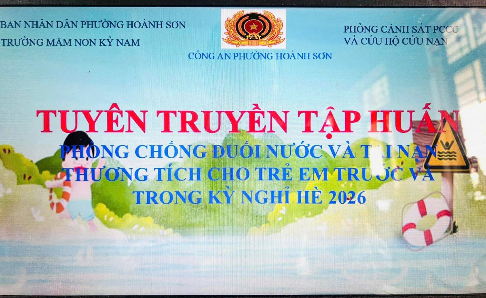 TRƯỜNG MN KỲ NAM PHỐI HỢP VỚI CÔNG AN PHƯỜNG TUYÊN TRUYỀN PHÒNG TRÁNH ĐUỐI NƯỚC CHO TRẺ
